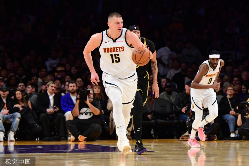 隨著國際足 隨著國際足