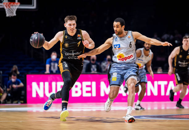 纽卡防线多 纽卡防线多